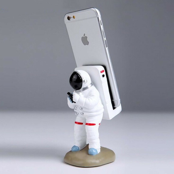 Spaceman Astronaut Phone Stand Charging Dock - Picture 4 of 8
